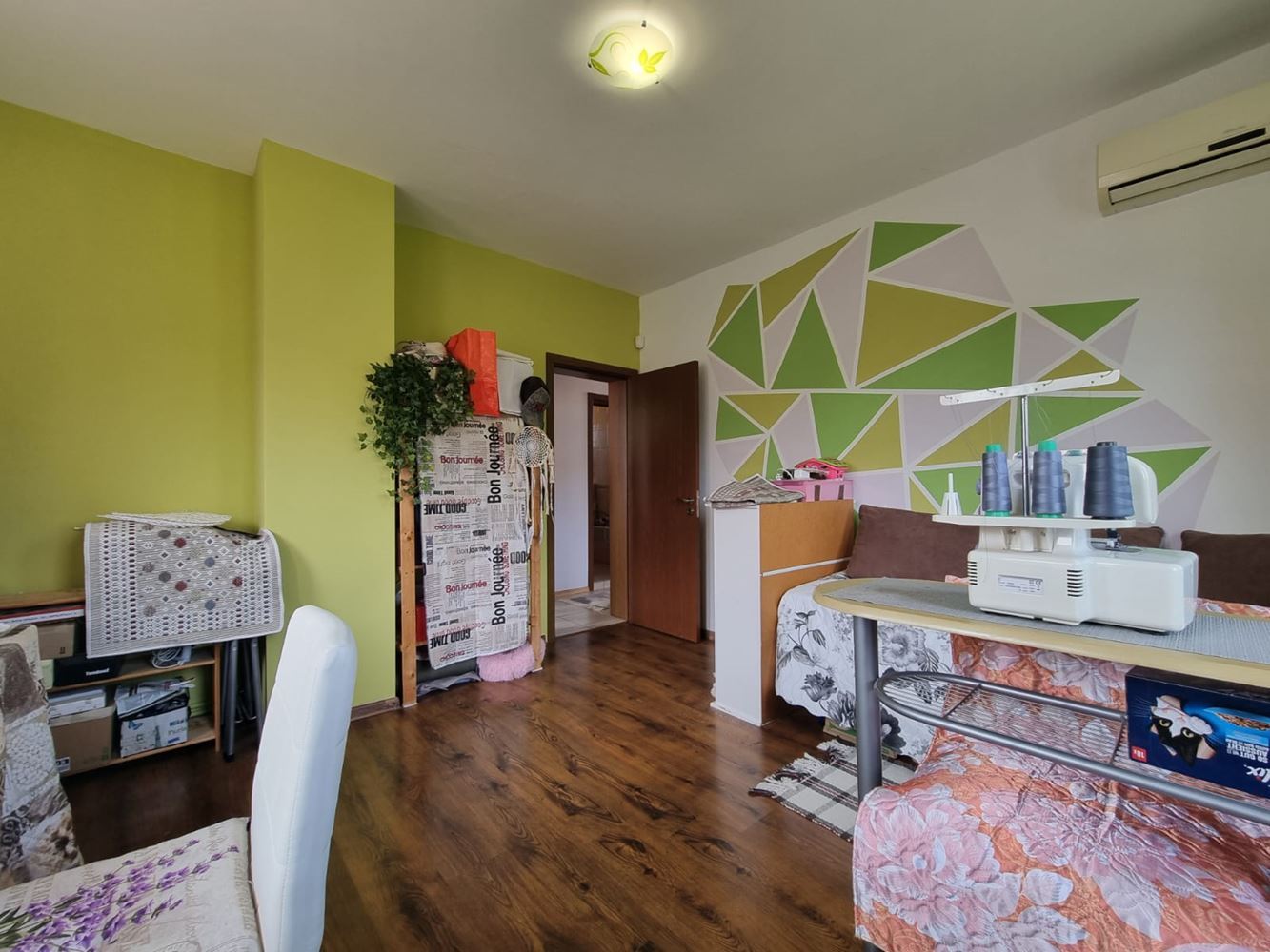 Beautiful two-storey house with yard, garage, and modern heating in Kosharitsa
