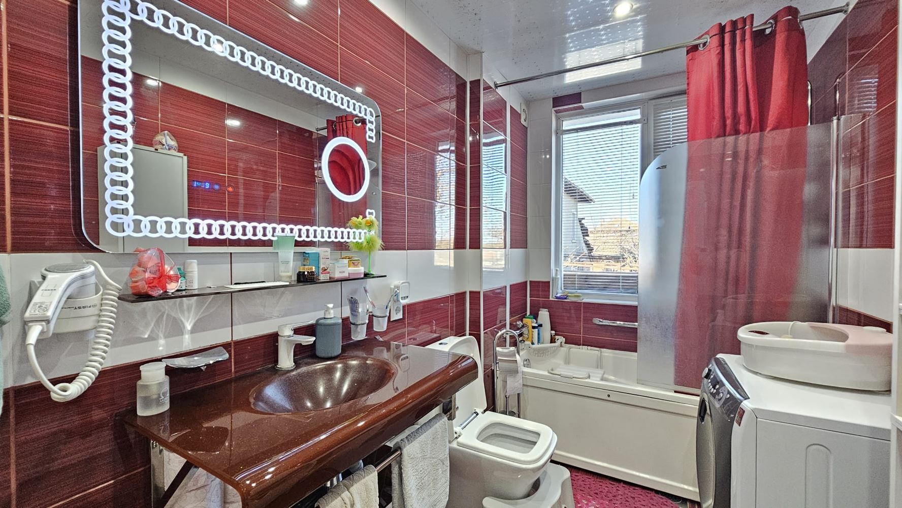 Excellent single-story house with pool and spacious yard in Dyulevo village