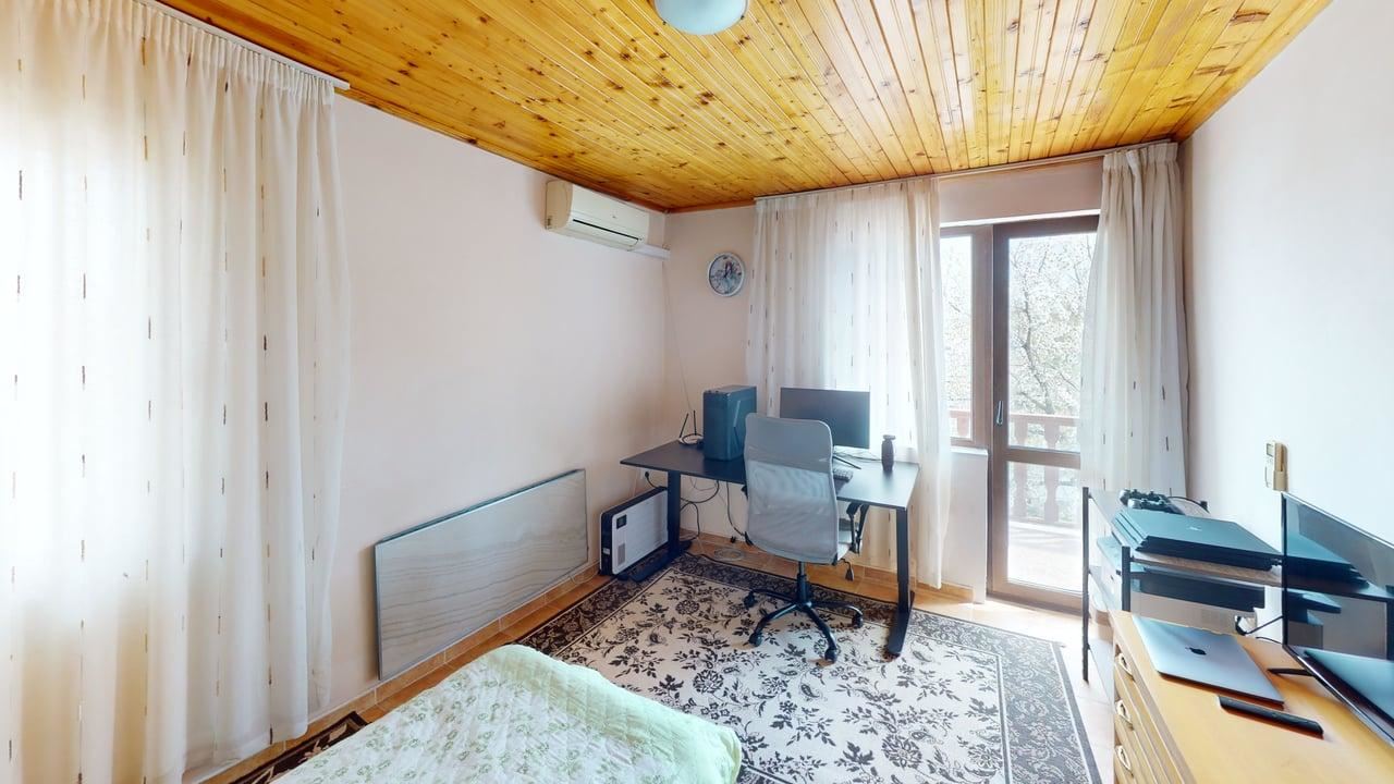 Two-storey house in Poroy village – peace, space and comfort near the sea