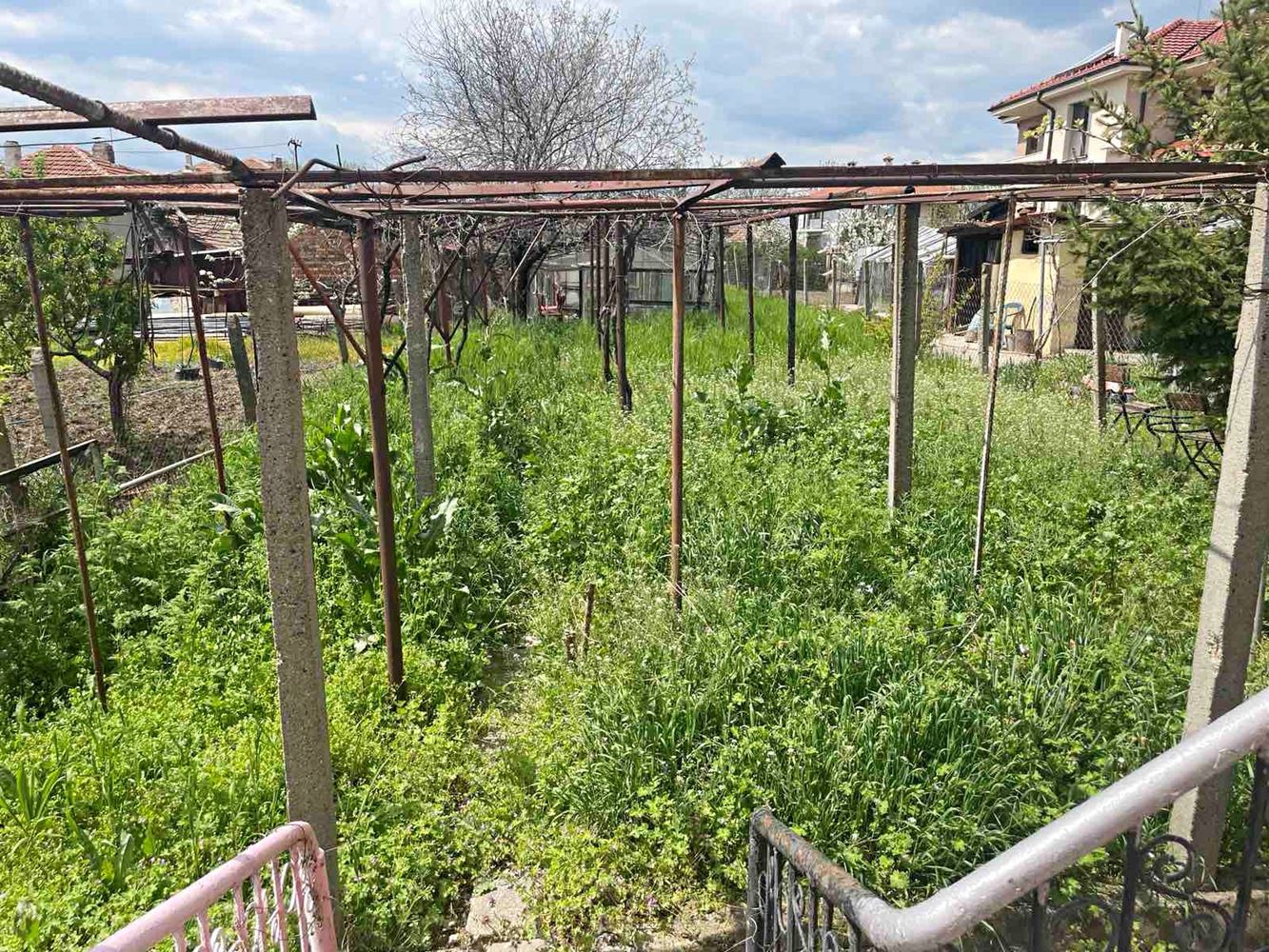 Detached part of a house with garden in Burgas – Banevo, spacious layout, functionality and excellent location near the mineral baths