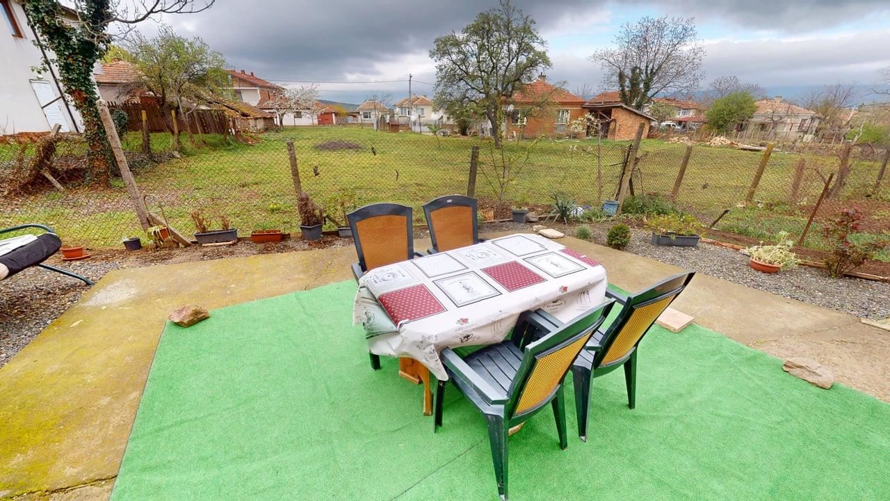 Two-storey house in Poroy village – peace, space and comfort near the sea