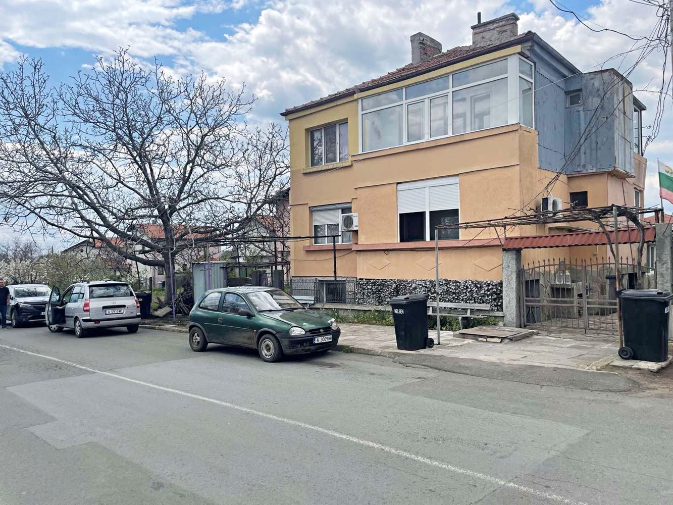 Detached part of a house with garden in Burgas – Banevo, spacious layout, functionality and excellent location near the mineral baths