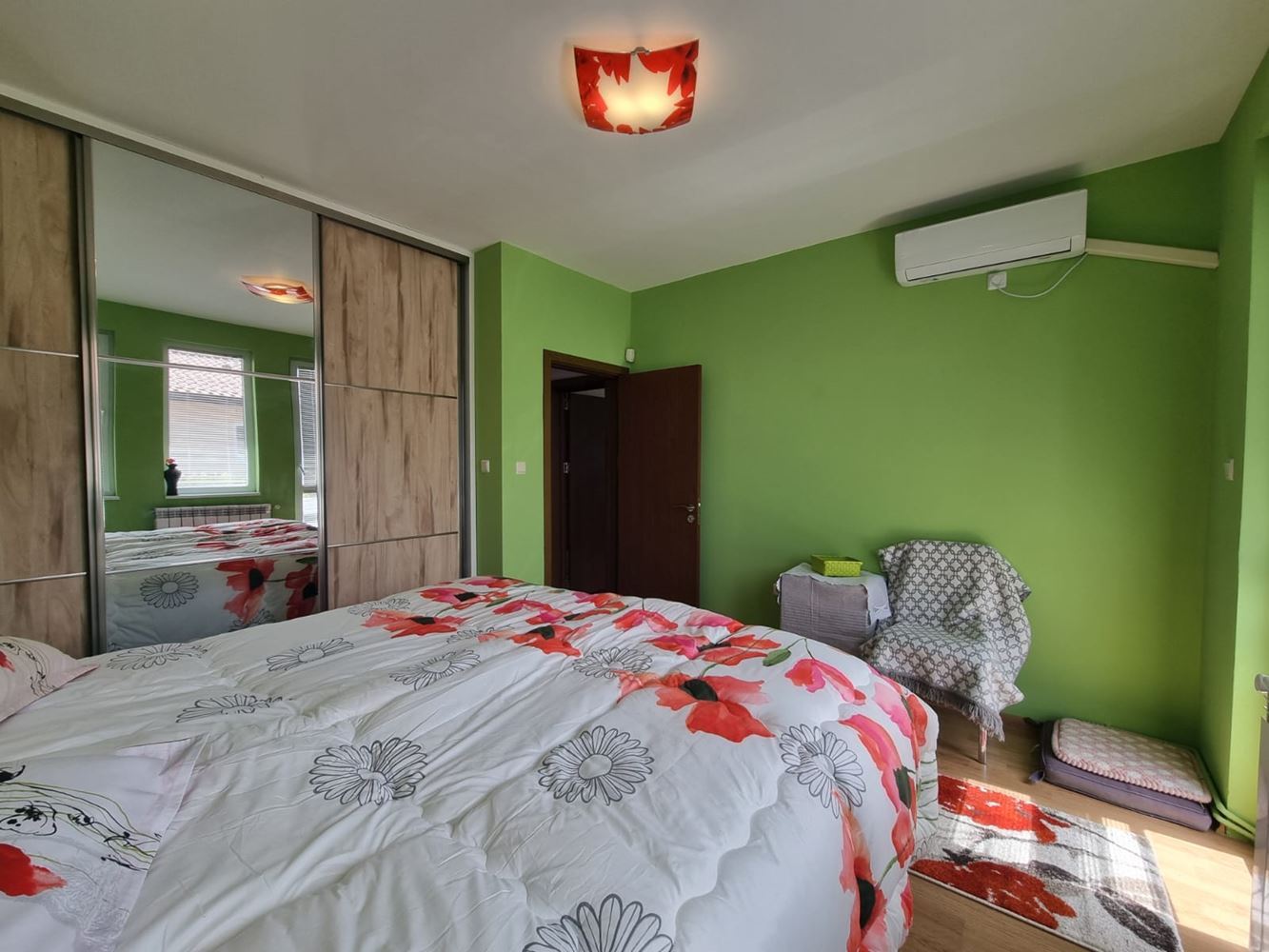 Beautiful two-storey house with yard, garage, and modern heating in Kosharitsa
