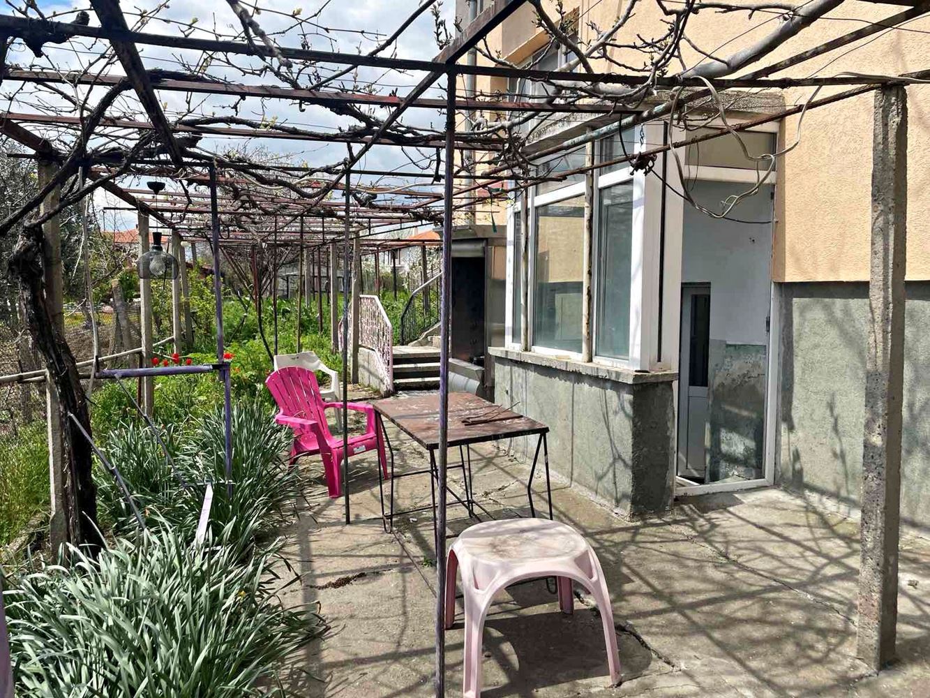 Detached part of a house with garden in Burgas – Banevo, spacious layout, functionality and excellent location near the mineral baths