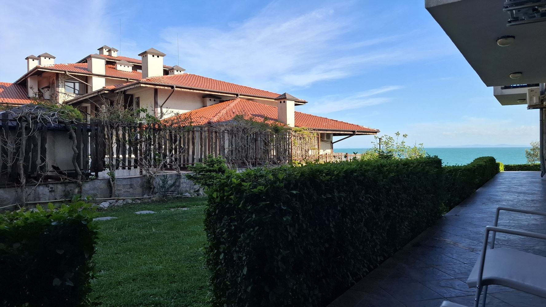 Luxury Three-Storey Townhouse 50 Meters from the Beach – Brand-New Home with Modern Interior and Complete Comfort