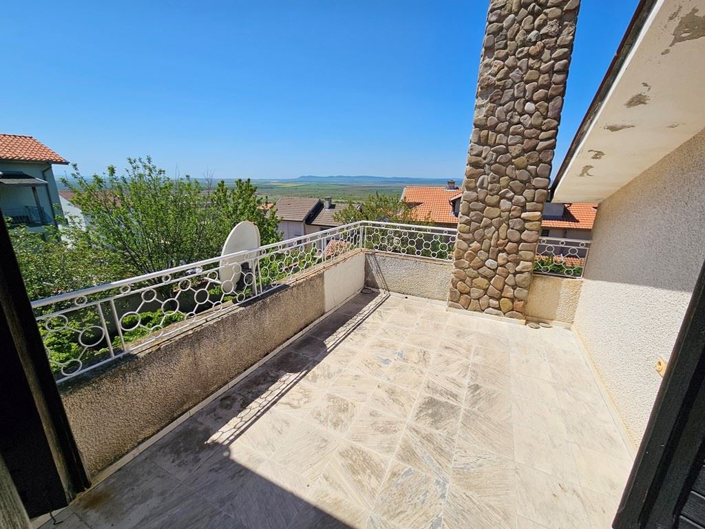 Spacious Detached House with Panoramic Views in Kosharitsa