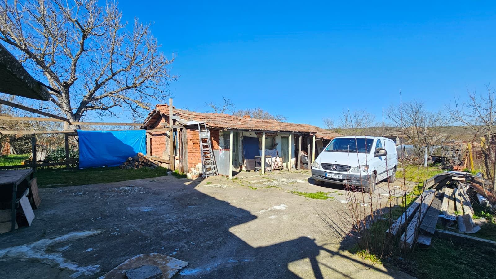 Excellent single-story house with pool and spacious yard in Dyulevo village