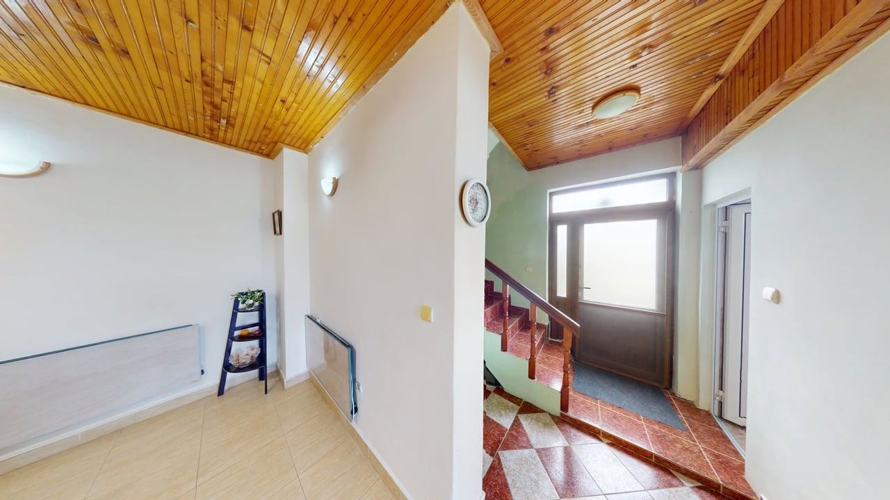 Two-storey house in Poroy village – peace, space and comfort near the sea