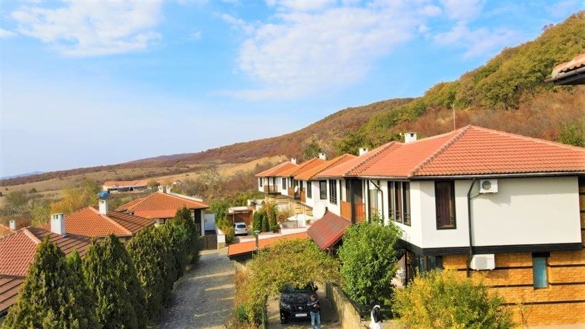 Two-storey house with a car as a gift in a secure complex in Goritsa