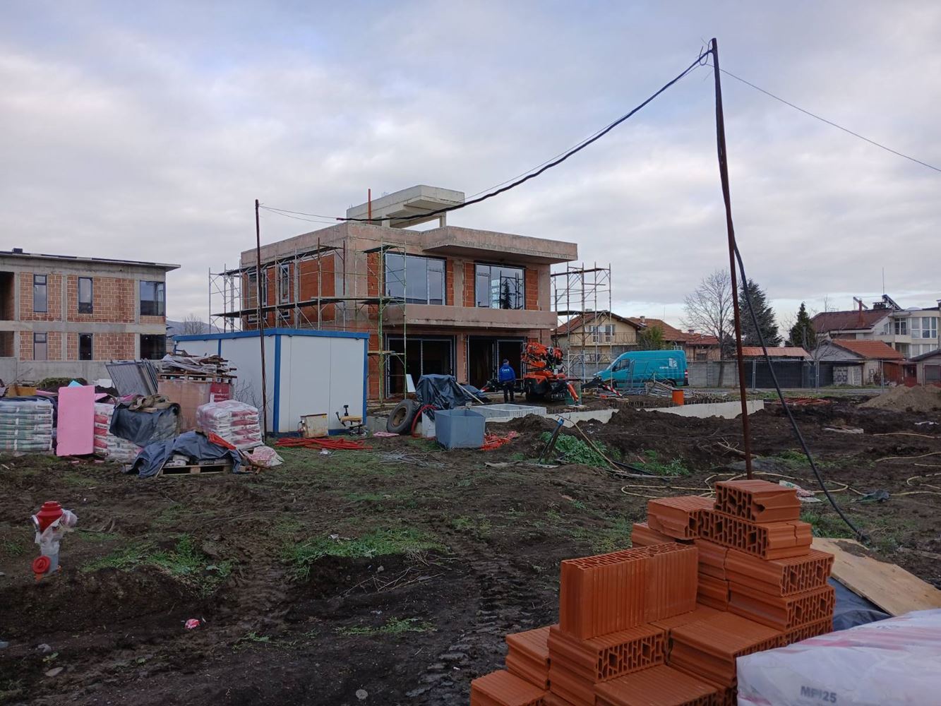 Modern House with Five Rooms and a 400 m² Yard, Three Bedrooms and No Maintenance Fee in Vetren, Burgas