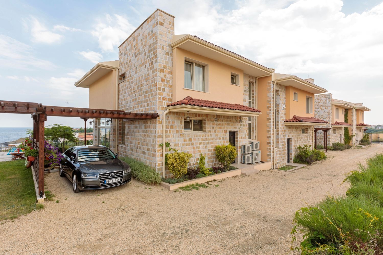 Prestigious seaside house with pool in Lozenets – luxury, tranquility, and inspiring views