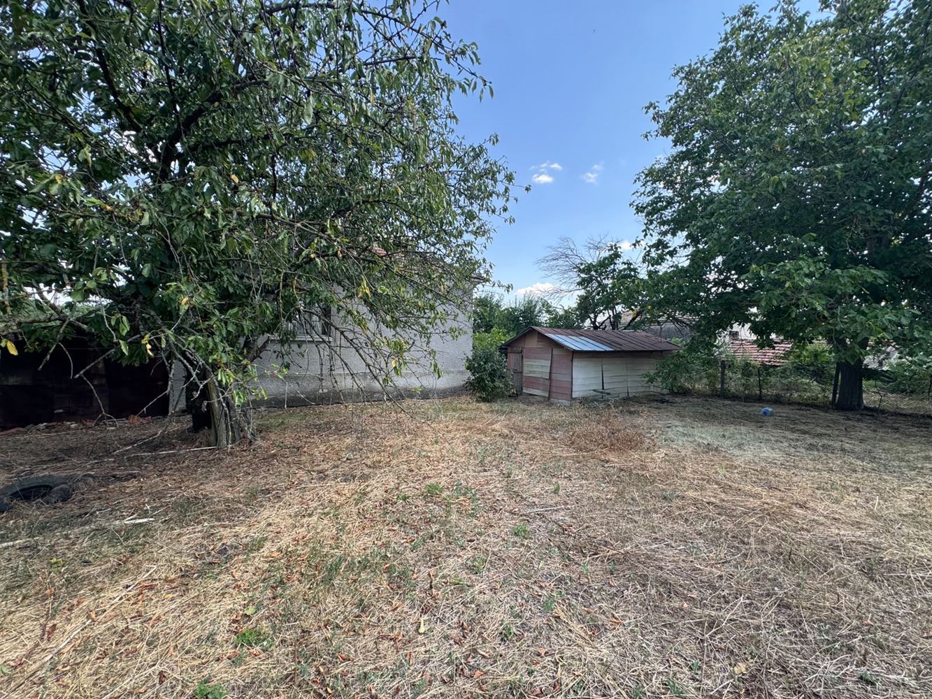 One-Storey House with Large Yard and Garage in Smolnik Village, Burgas Region – Peace and Opportunity for a New Home