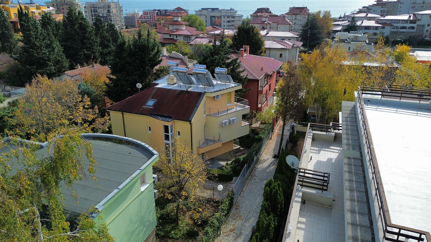 Panoramic Four-Storey House with 8 Bedrooms and Sea View in Sunny Beach – No Maintenance Fee