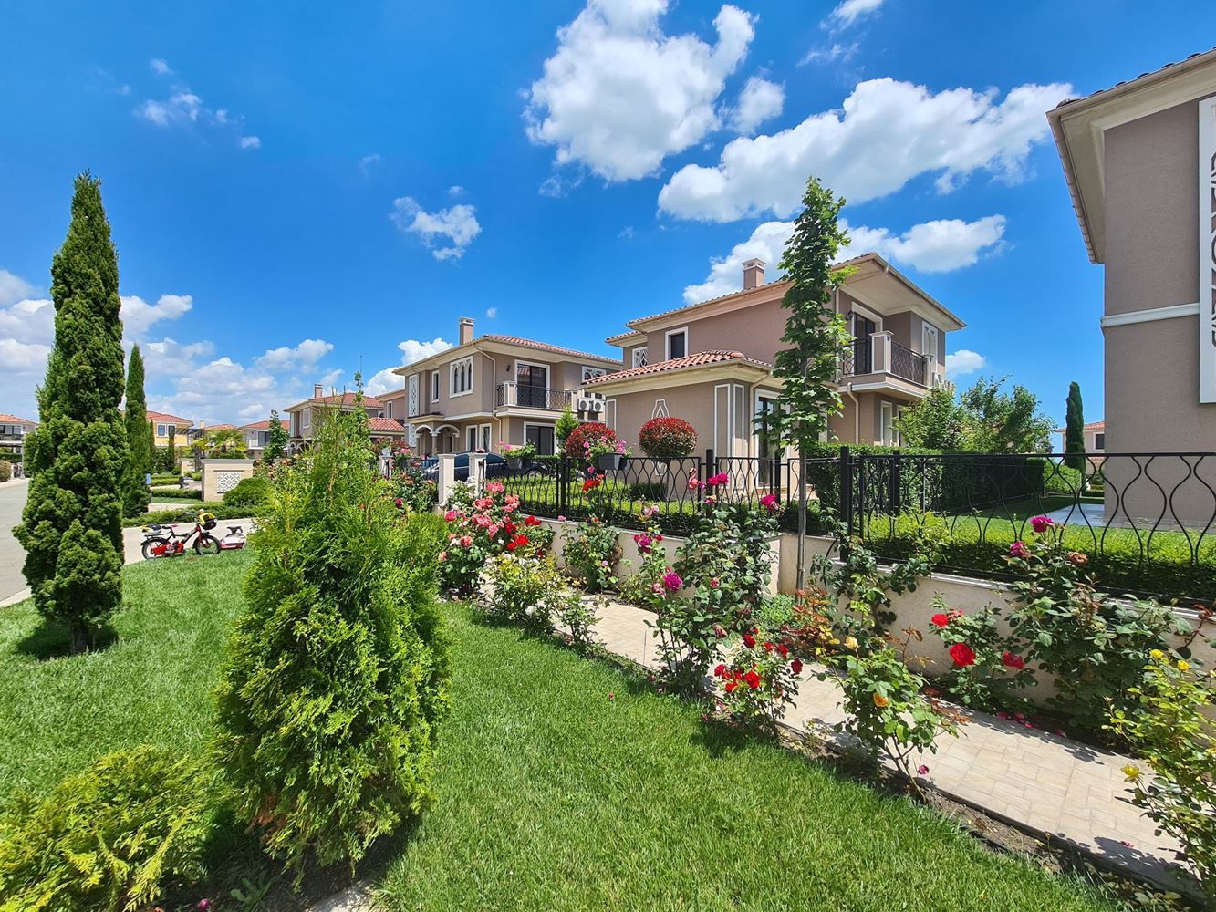 Luxury house with two parking spaces in a new gated complex in Pomorie – an excellent investment opportunity for your dream home