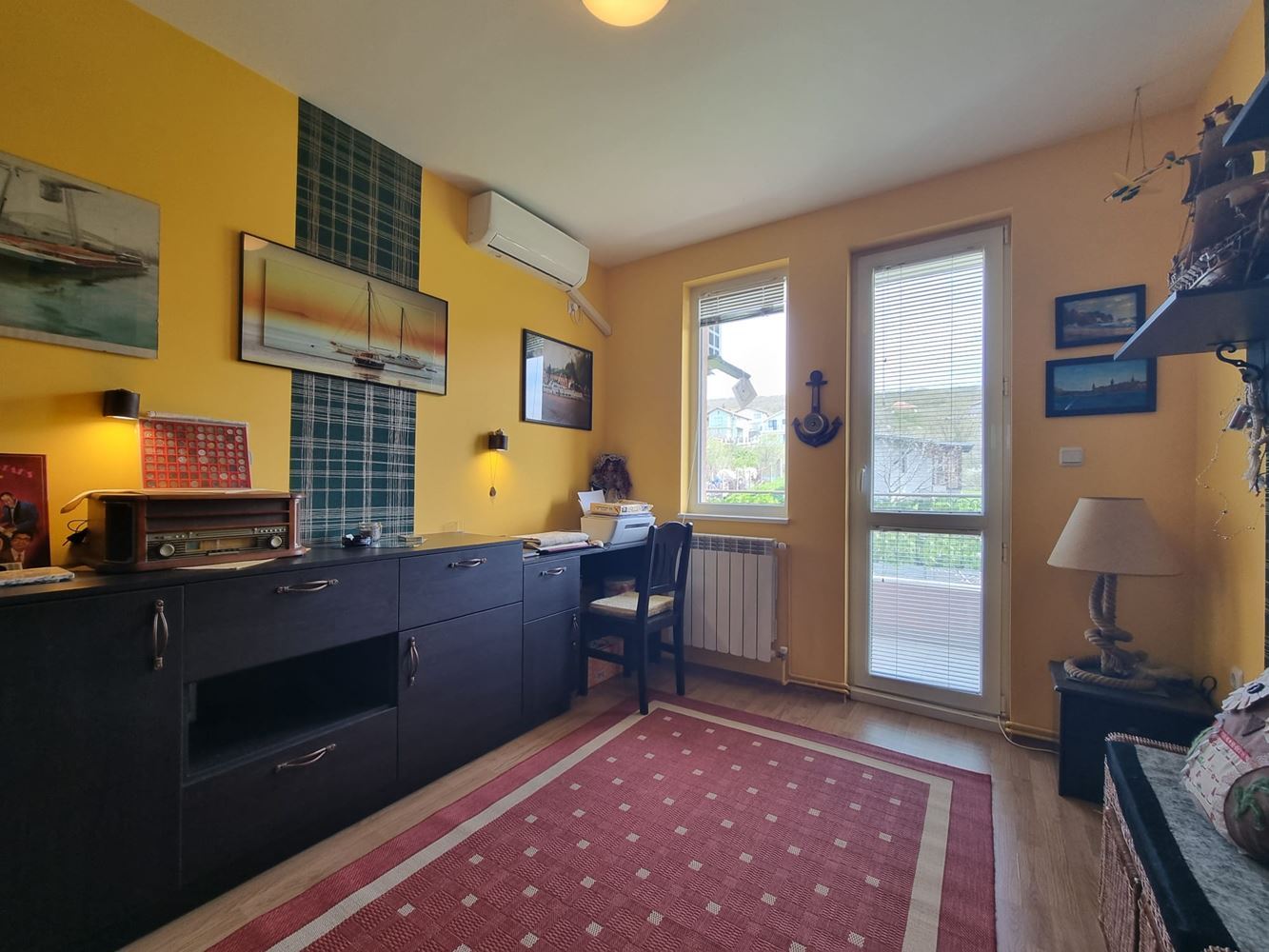 Beautiful two-storey house with yard, garage, and modern heating in Kosharitsa