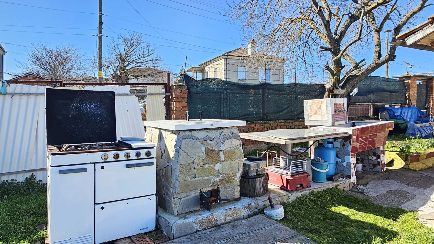 Excellent single-story house with pool and spacious yard in Dyulevo village