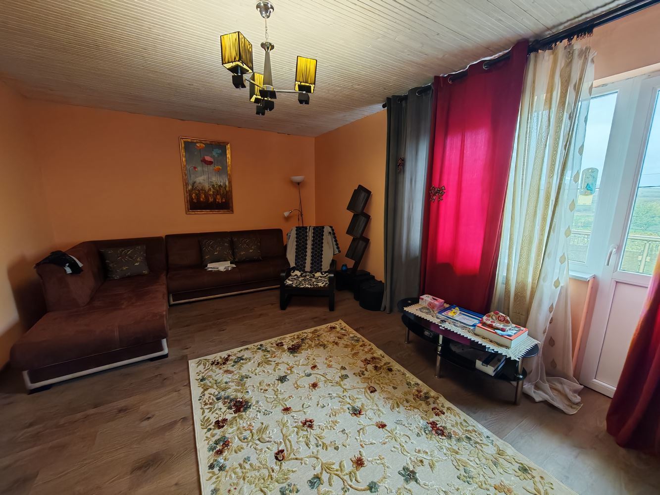 Detached two-storey house with a large yard and vineyard in Poroy village – space, comfort and tranquility