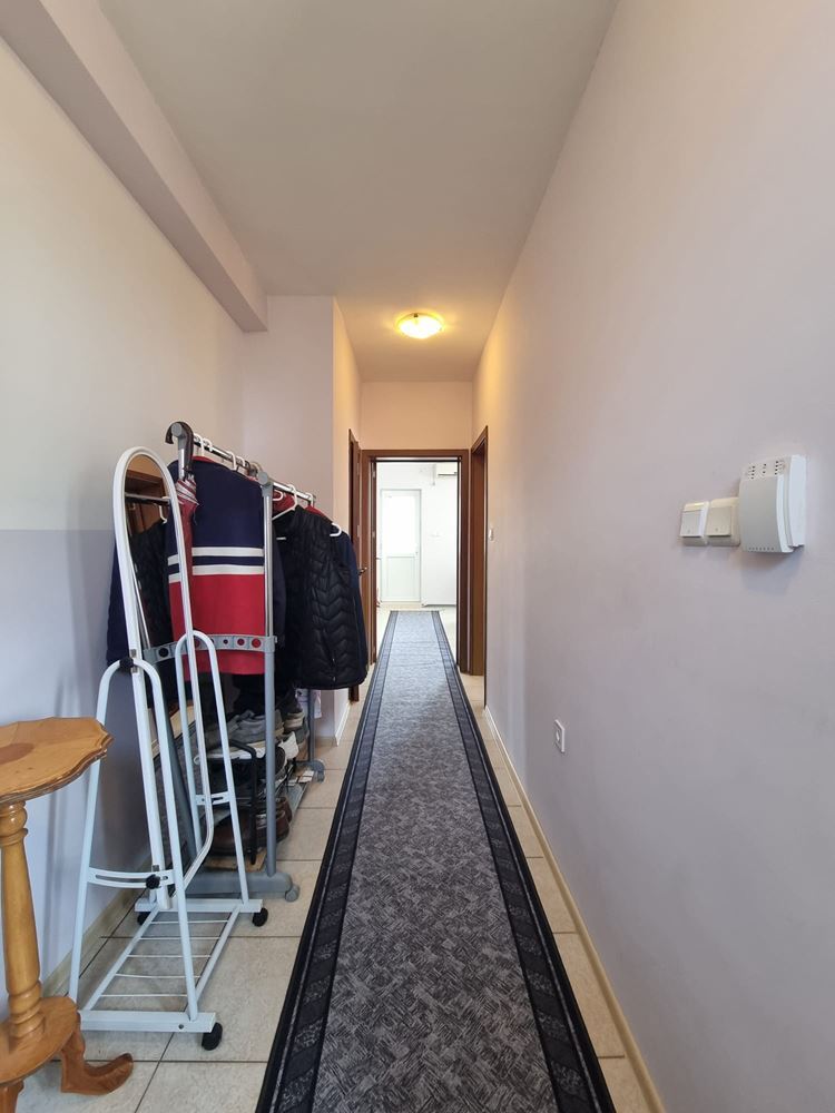 Beautiful two-storey house with yard, garage, and modern heating in Kosharitsa