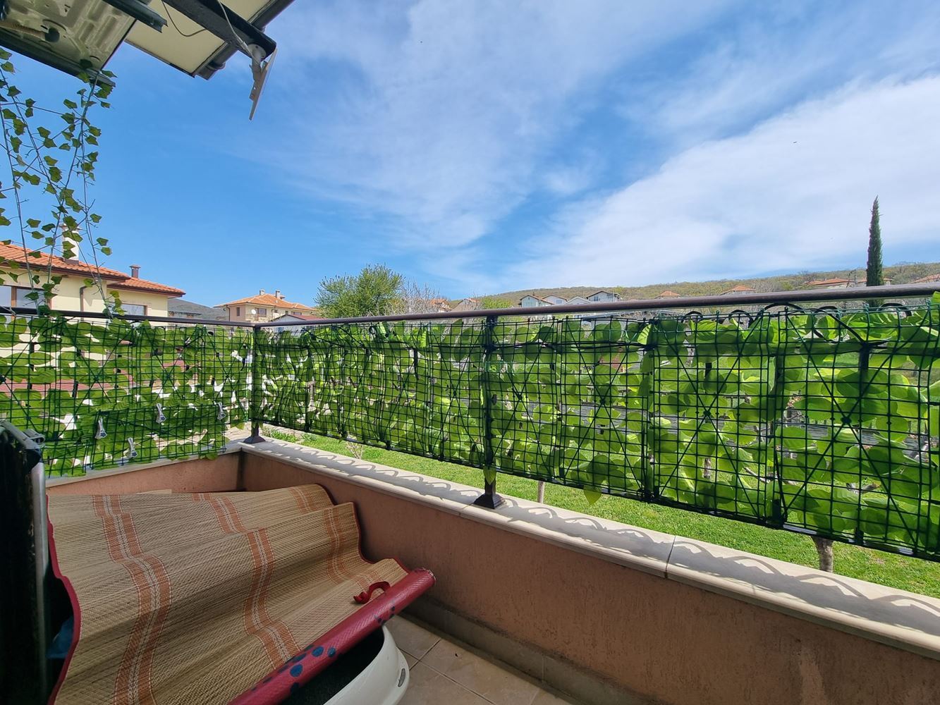 Beautiful two-storey house with yard, garage, and modern heating in Kosharitsa