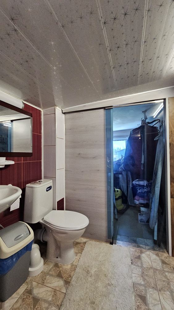 Excellent single-story house with pool and spacious yard in Dyulevo village