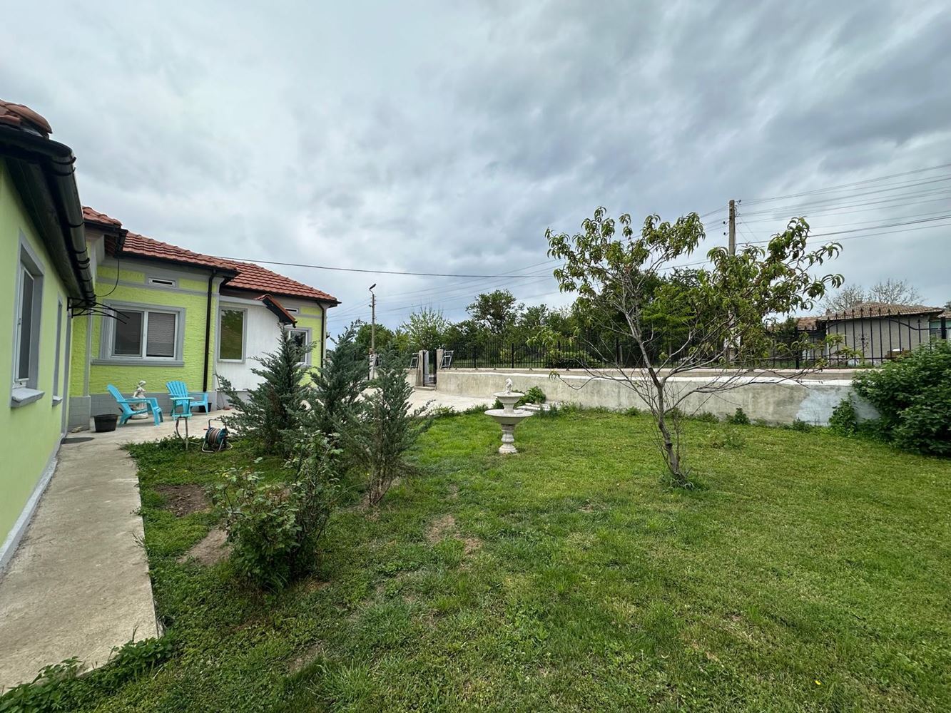 Fully Renovated House with Huge Yard and Perfect Conditions for Year-Round Living