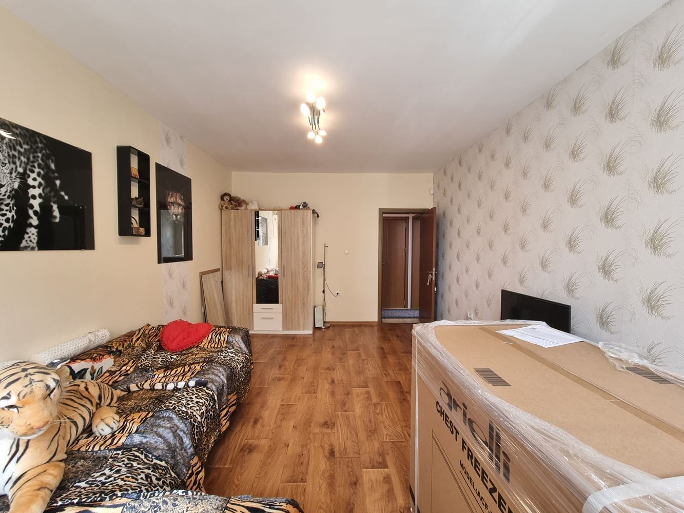 Beautiful two-storey house with yard, garage, and modern heating in Kosharitsa
