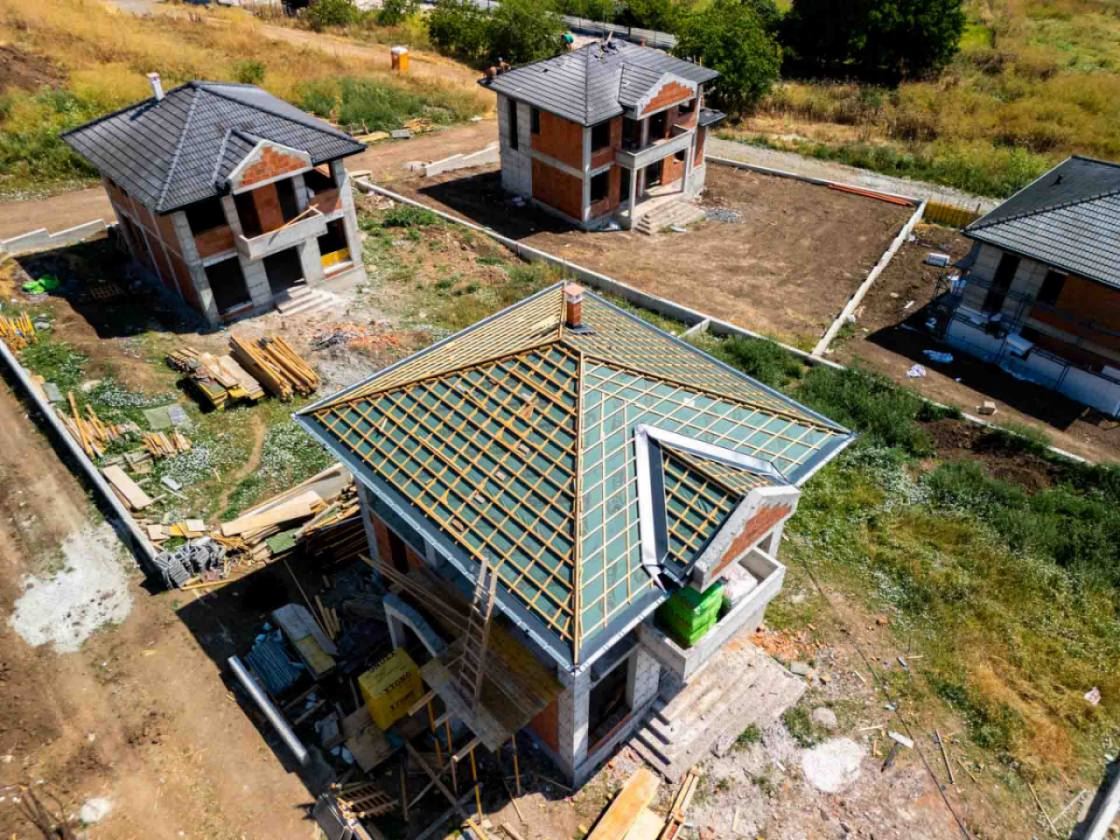 New single-family house with private yard, parking space and no maintenance fee in Cherni Vrah village