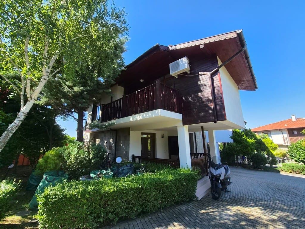 Spacious townhouse in a boutique gated complex – fully furnished, close to the sea and with low running costs