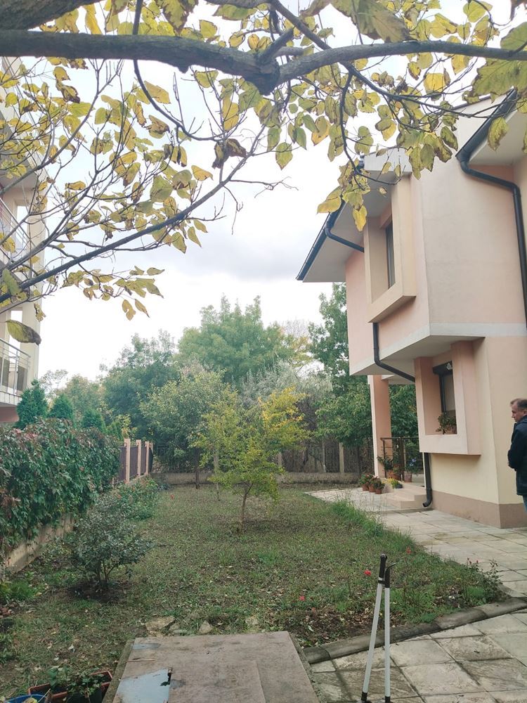 Spacious three-storey single-family house in the center of Ravda – comfort, prestige, and complete independence