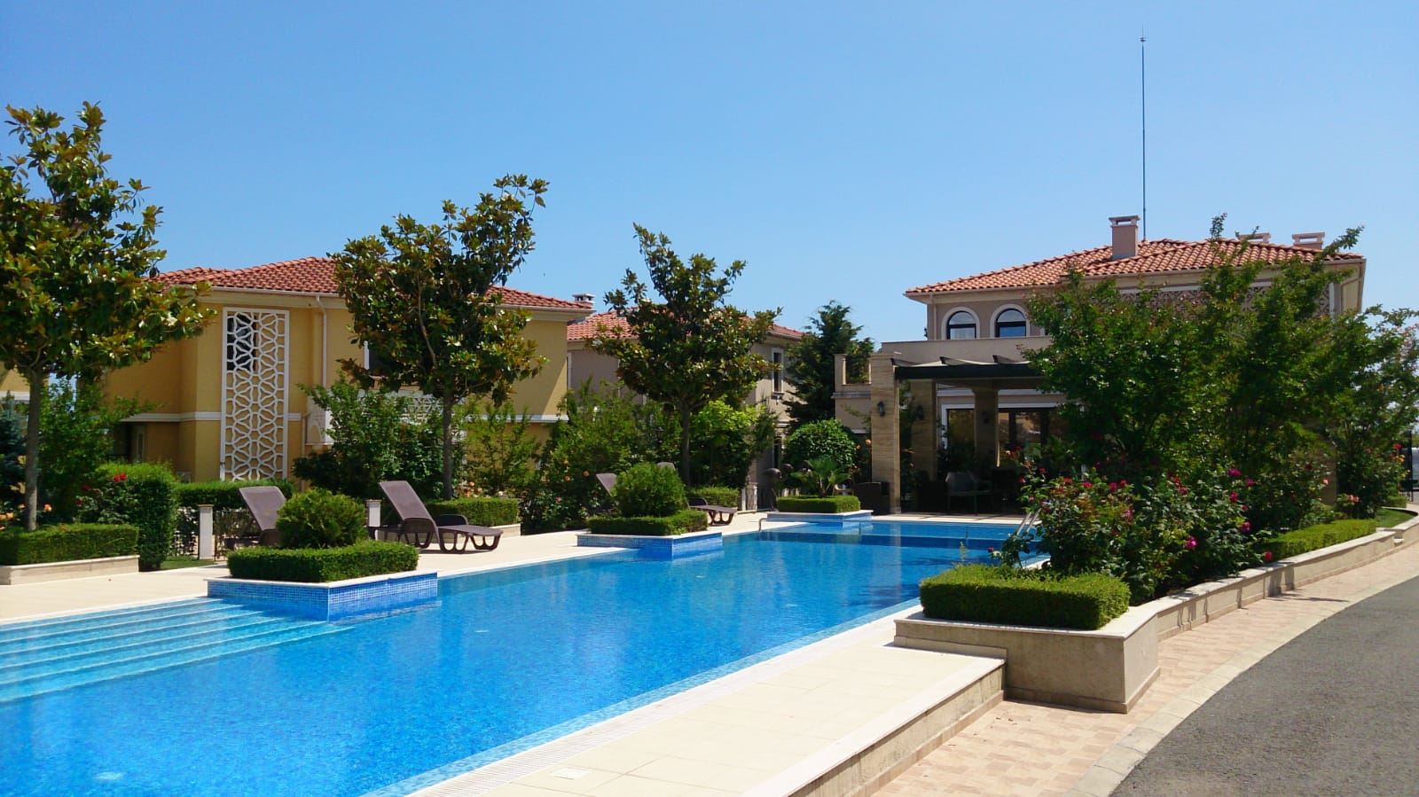 Luxury two-storey house in a prestigious complex in Pomorie