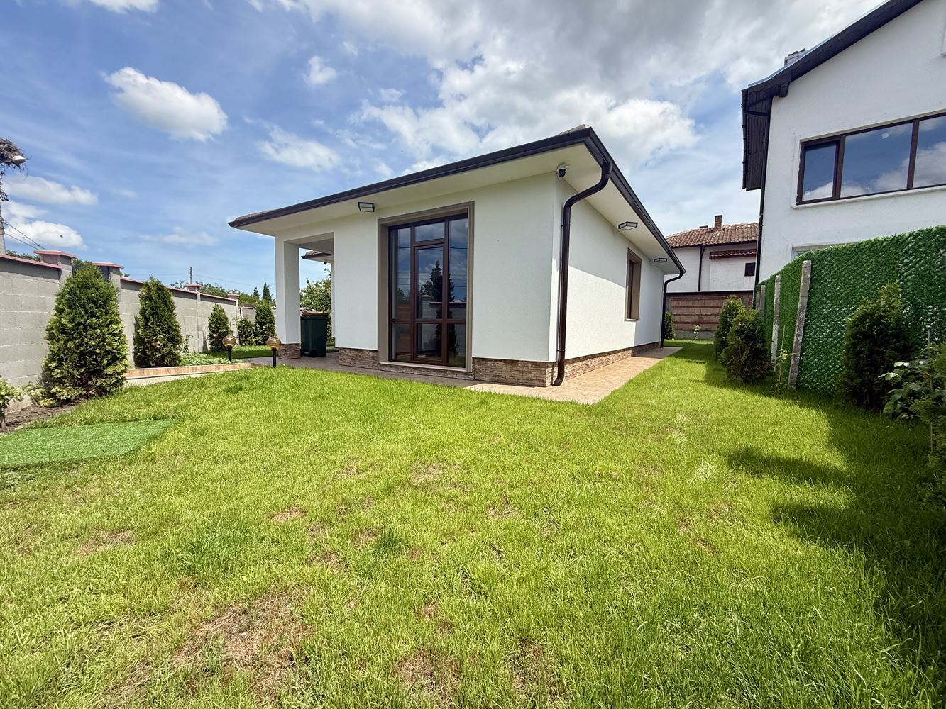 New Single-Storey House with Three Bedrooms and Private Garden – Comfort, Peace, and Quality near Sunny Beach