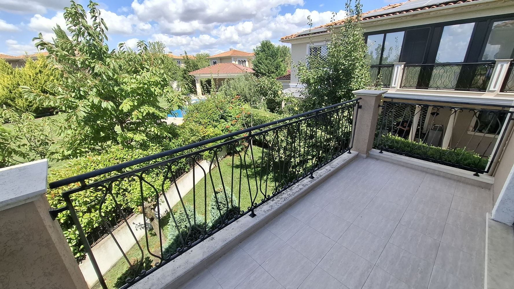 Luxury two-storey house in a prestigious complex in Pomorie