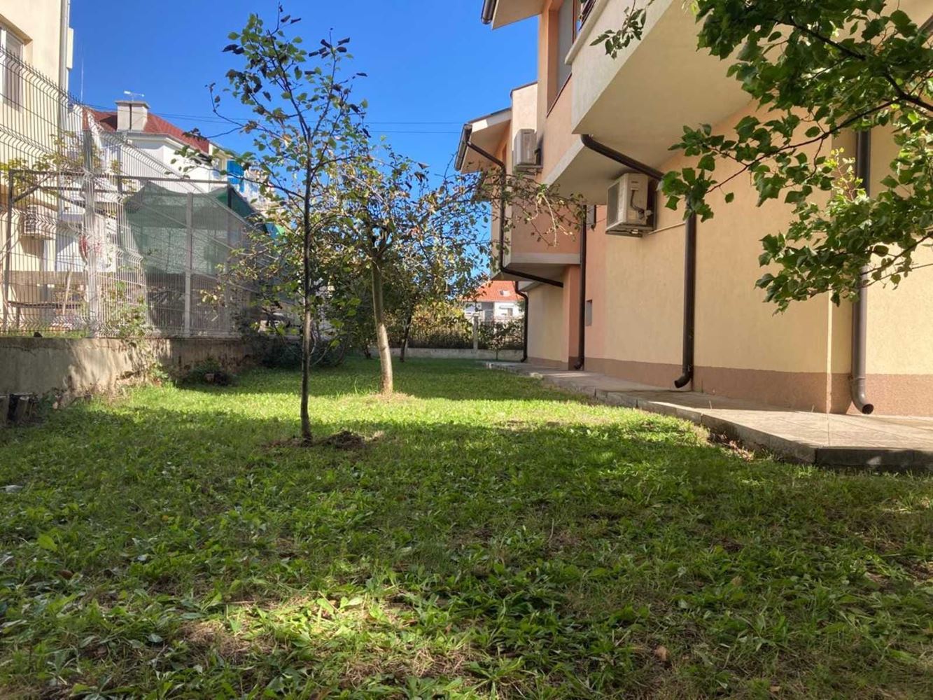 Spacious three-storey single-family house in the center of Ravda – comfort, prestige, and complete independence