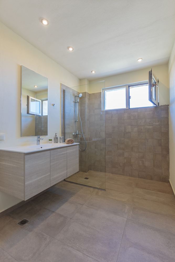 Prestigious seaside house with pool in Lozenets – luxury, tranquility, and inspiring views