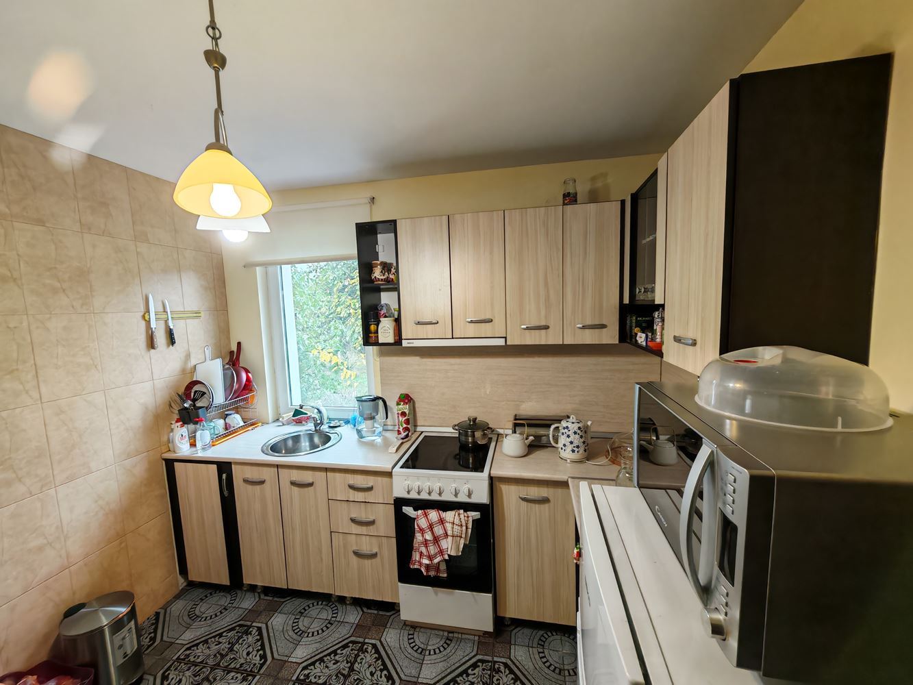 Detached two-storey house with a large yard and vineyard in Poroy village – space, comfort and tranquility
