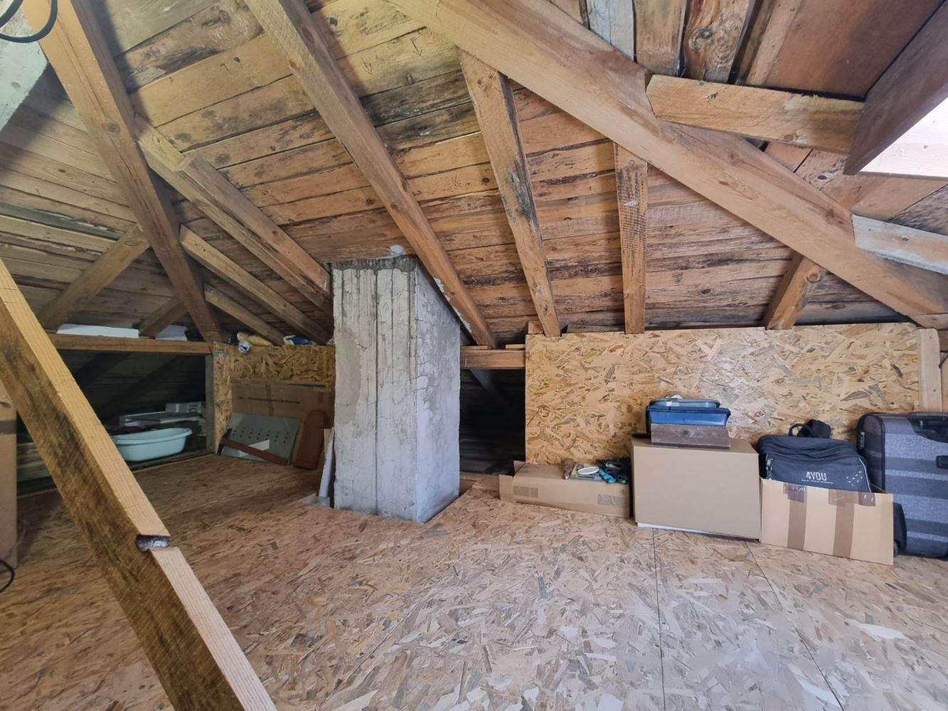 Beautiful two-storey house with yard, garage, and modern heating in Kosharitsa