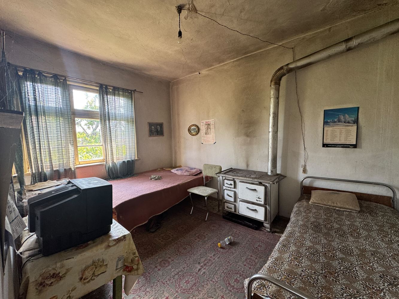 One-Storey House with Large Yard and Garage in Smolnik Village, Burgas Region – Peace and Opportunity for a New Home