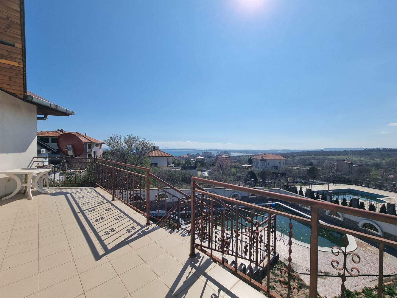 Luxury house with swimming pool and sea panorama in Sveti Vlas – only 1 km from the beach