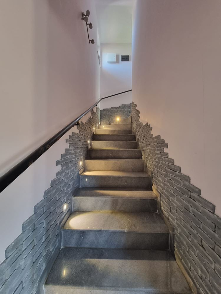 Beautiful two-storey house with yard, garage, and modern heating in Kosharitsa