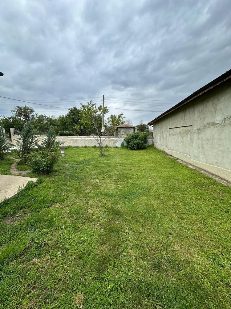 Fully Renovated House with Huge Yard and Perfect Conditions for Year-Round Living