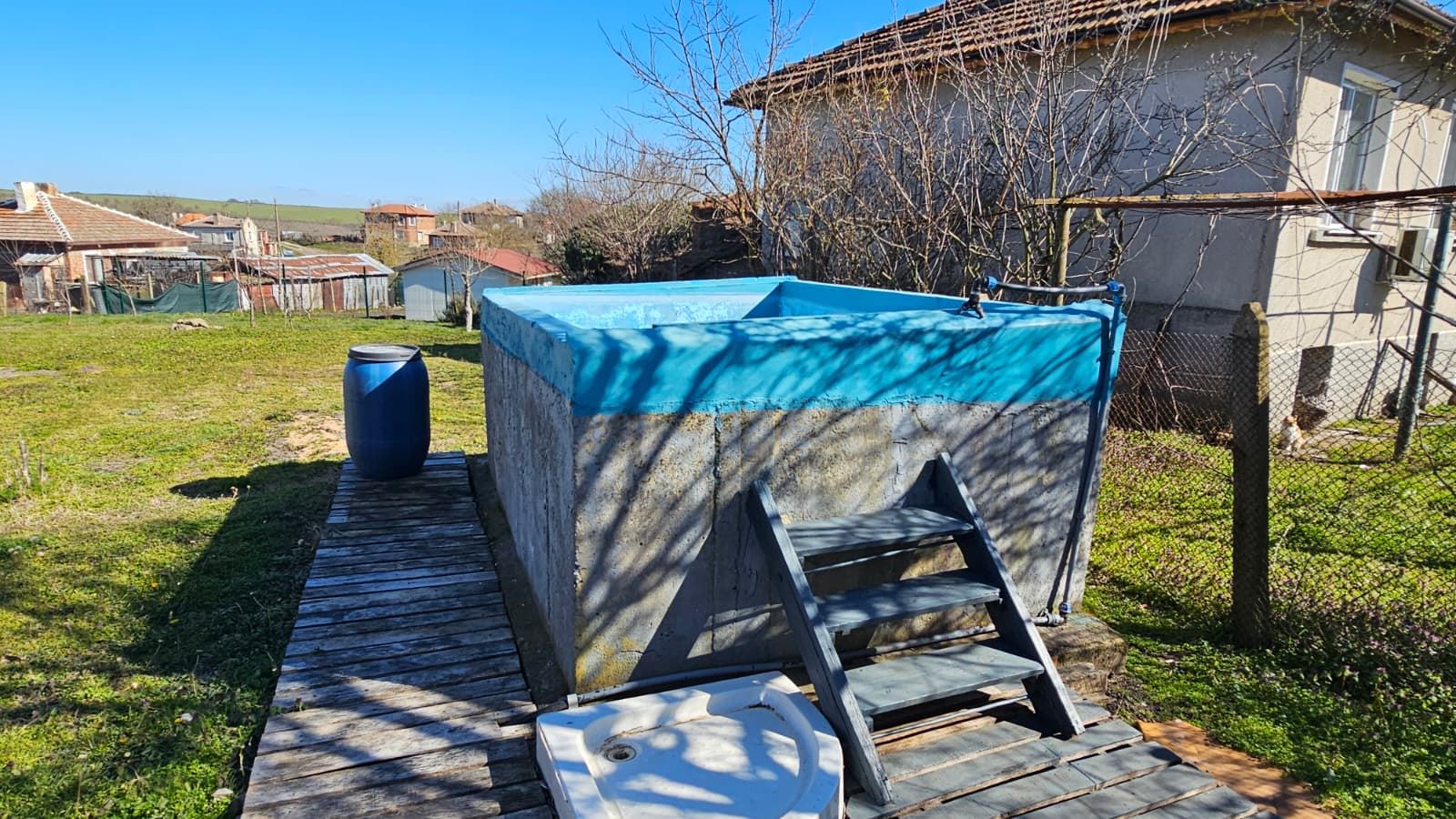 Excellent single-story house with pool and spacious yard in Dyulevo village