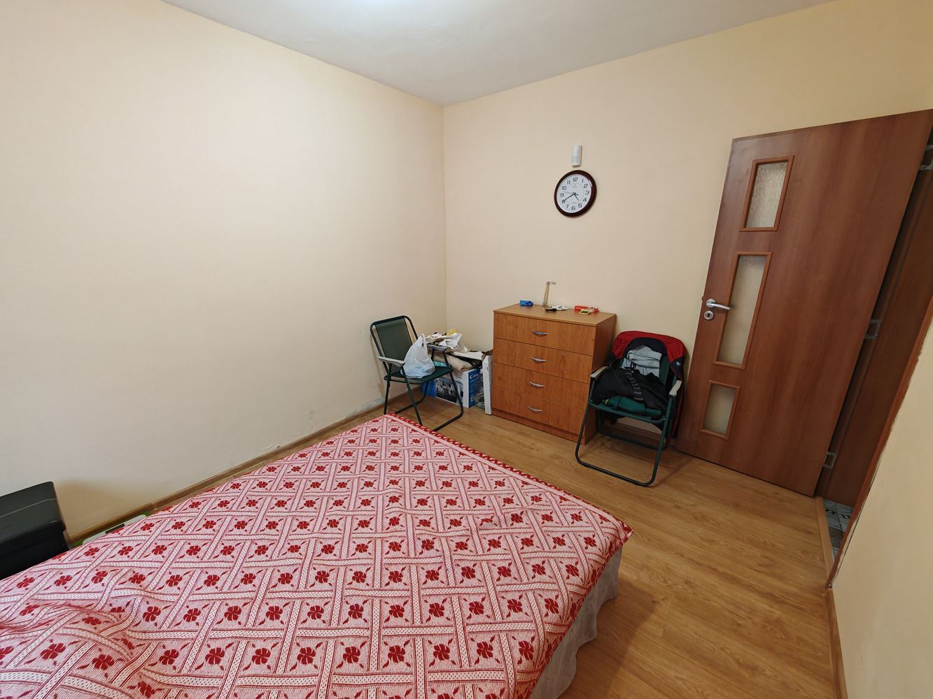 Detached two-storey house with a large yard and vineyard in Poroy village – space, comfort and tranquility