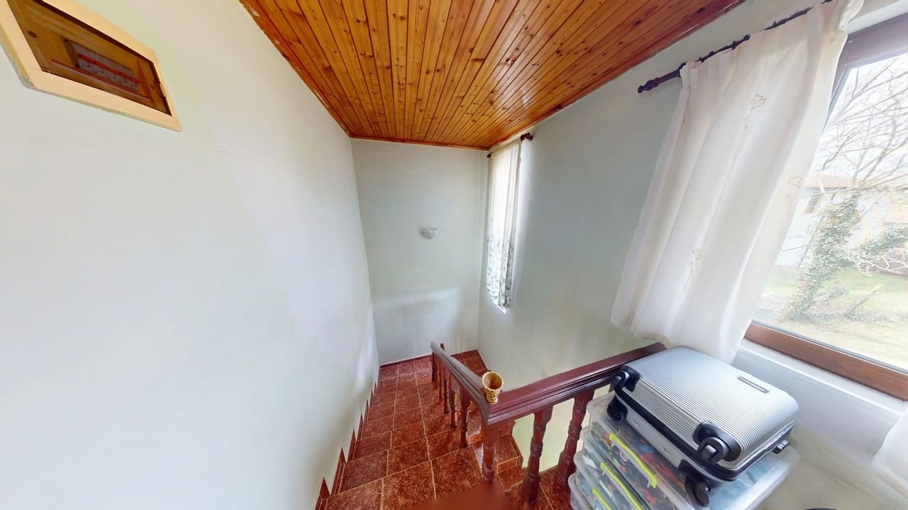 Two-storey house in Poroy village – peace, space and comfort near the sea