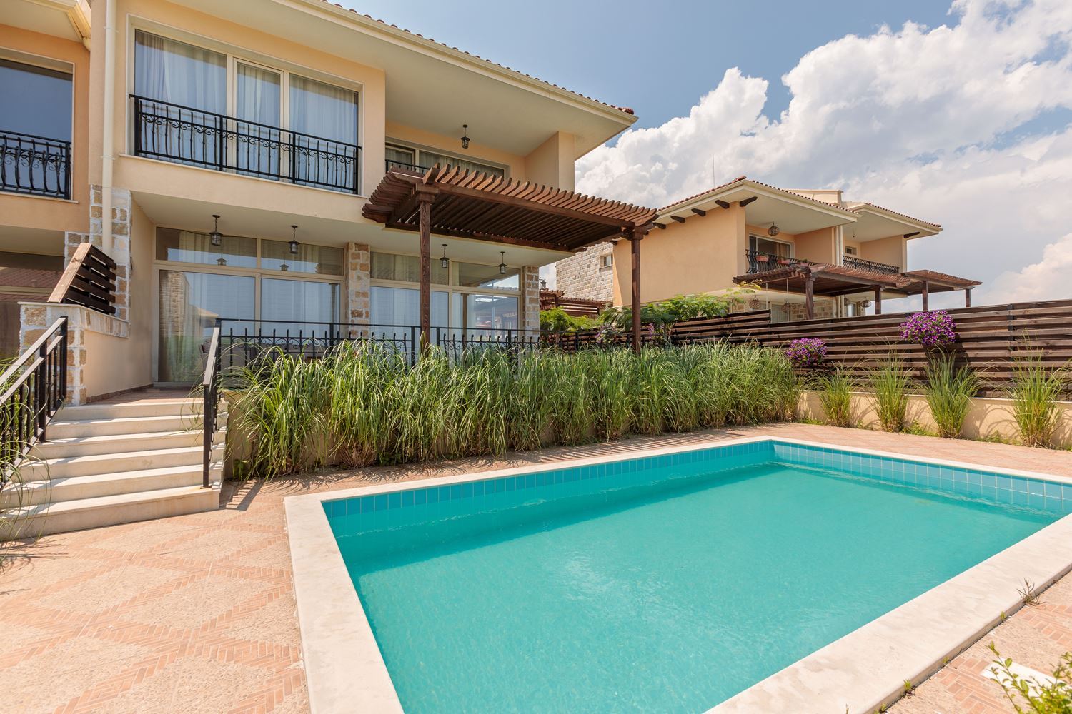 Prestigious seaside house with pool in Lozenets – luxury, tranquility, and inspiring views