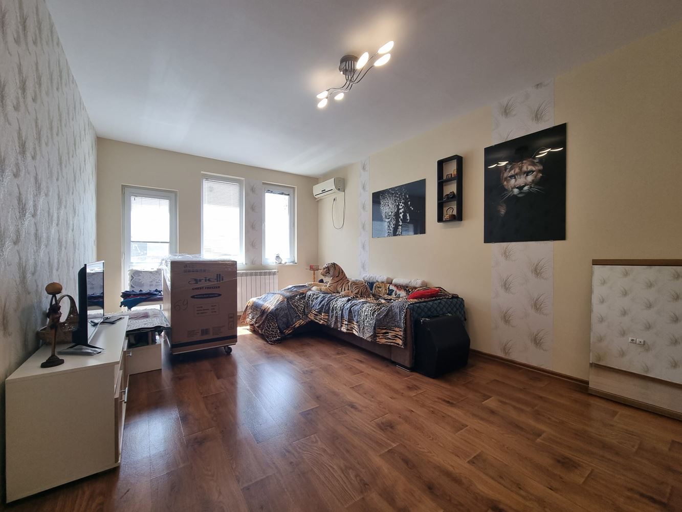 Beautiful two-storey house with yard, garage, and modern heating in Kosharitsa