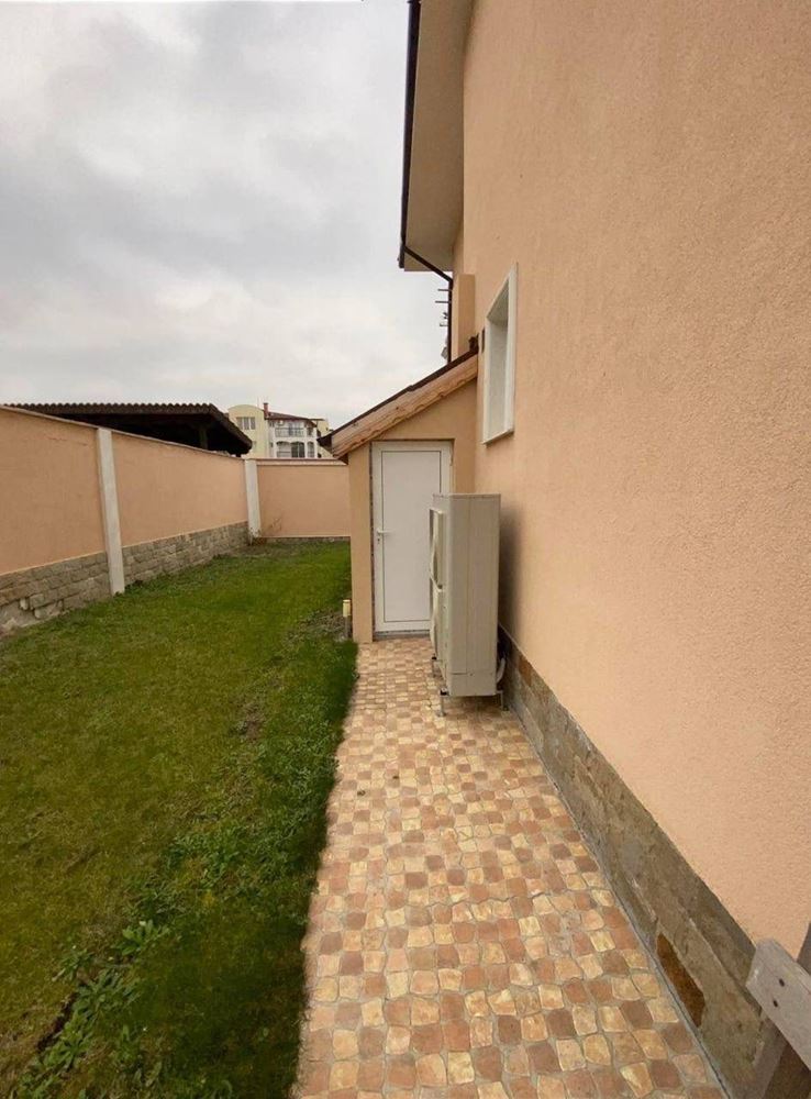 Modern House in the Center of Ravda – Luxurious Ready-to-Move-In Home with Excellent Location and Private Plot