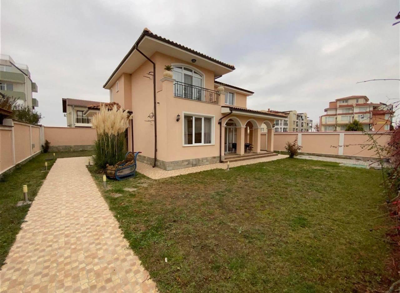 Modern House in the Center of Ravda – Luxurious Ready-to-Move-In Home with Excellent Location and Private Plot