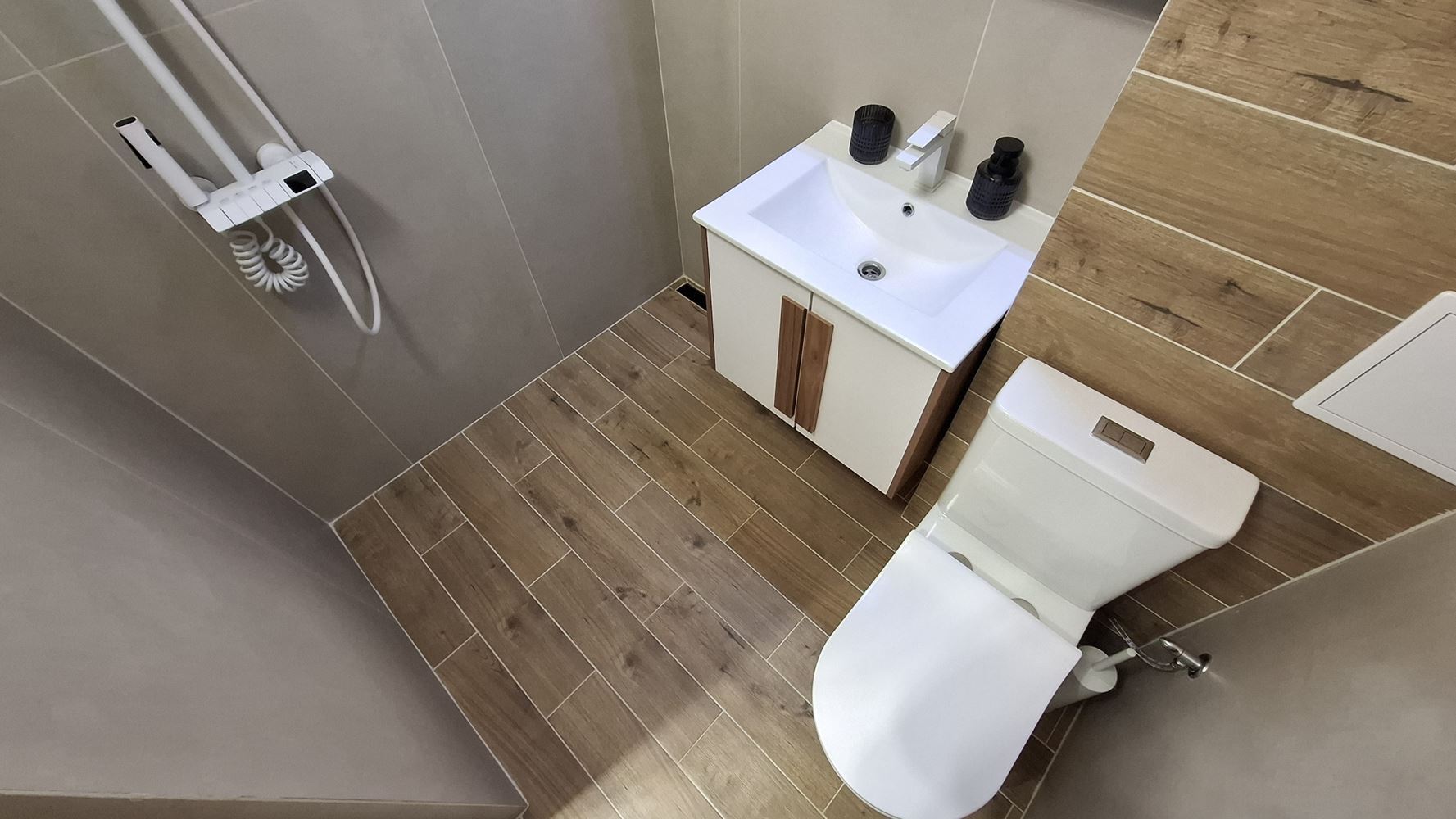 Luxury Three-Storey Townhouse 50 Meters from the Beach – Brand-New Home with Modern Interior and Complete Comfort