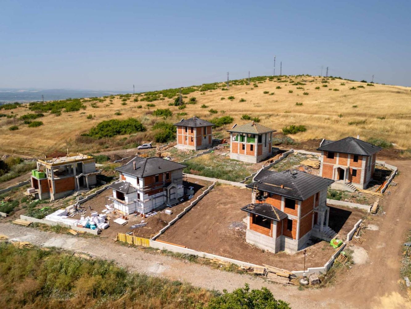 New single-family house with private yard, parking space and no maintenance fee in Cherni Vrah village