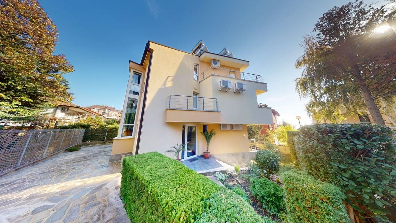 Panoramic Four-Storey House with 8 Bedrooms and Sea View in Sunny Beach – No Maintenance Fee